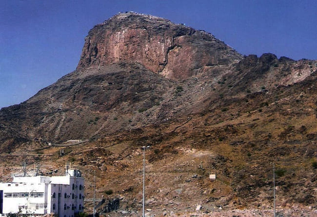 Turunnya Wahyu Pertama: Saat Jibril Menyampaikan Ayat di Gua Hira